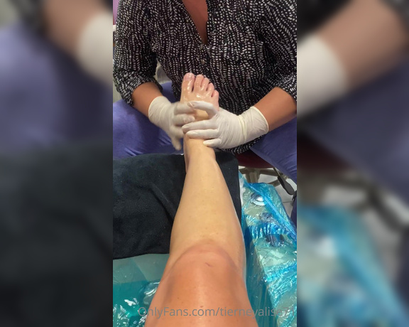 Tierney alise 71 aka Tierneyalise71 OnlyFans - Getting my feet done for you guys and I know some y’all love this stuff! So here ya