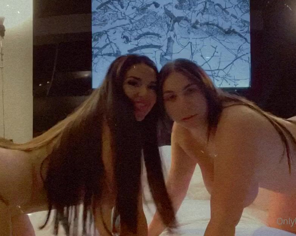 Victorya aka Victoryaxo OnlyFans - What should me and @officialsophidreamxx