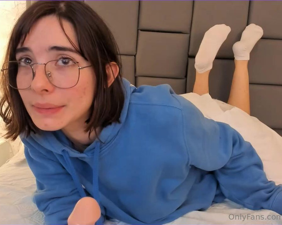 María Alfonsina aka Alfigarden OnlyFans - Your fav nerdy girl doing a blowjob I remember i had a lot of acne, you cant watch it well there