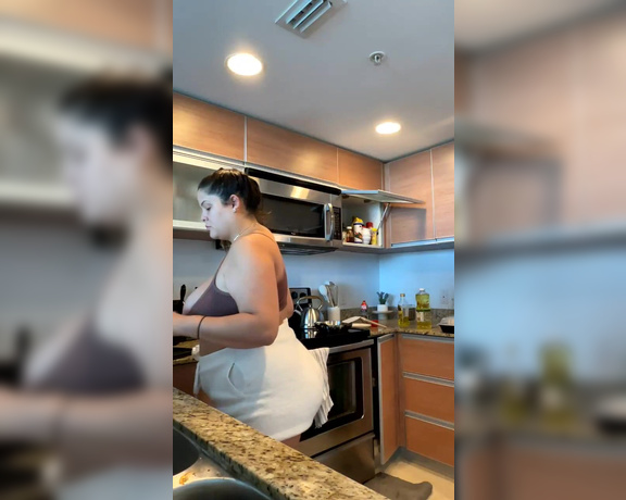 Dani Valentina aka Dvalentinaxo OnlyFans - LIVE STREAM August 2nd Making arepitas for lunch