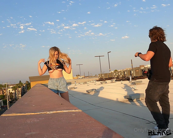Blake Blossom aka Blakeblossomxxx OnlyFans - Summer fun on the rooftops with @jayromeroxxx