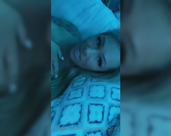 BAILEY aka Lilmermaidxx OnlyFans - Cum back to bed