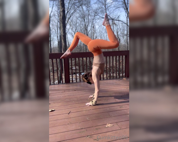 Cumkitten99 aka Kattinthehat OnlyFans - BTS I went to the house to try and get some videos of me doing handstands for IGTT and ended up