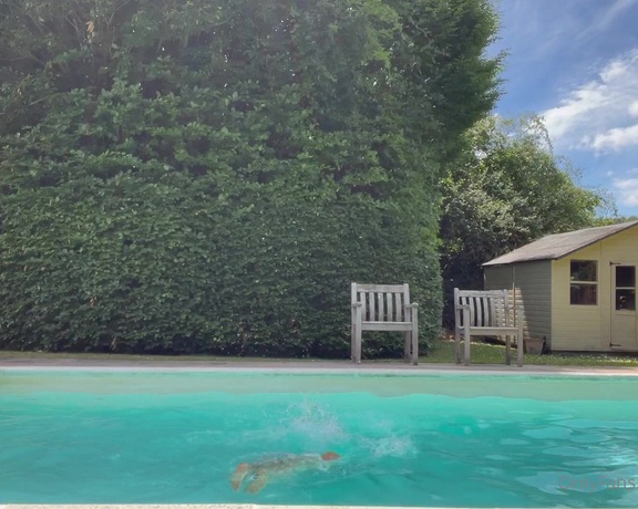 Jozy Blows aka Jozyblows OnlyFans - Here’s a video of me in the pool from the weekend, if you look closely, my bikini top kept falling