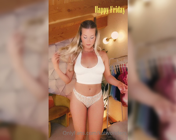 Kat Wonders aka Katwonders OnlyFans - Happy Friday! XOXO A fun little video just for you  Dont forget to check your DMs I just sen