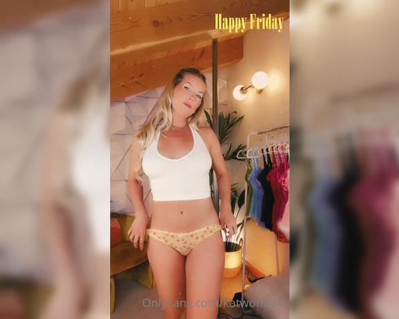 Kat Wonders aka Katwonders OnlyFans - Happy Friday! XOXO A fun little video just for you  Dont forget to check your DMs I just sen