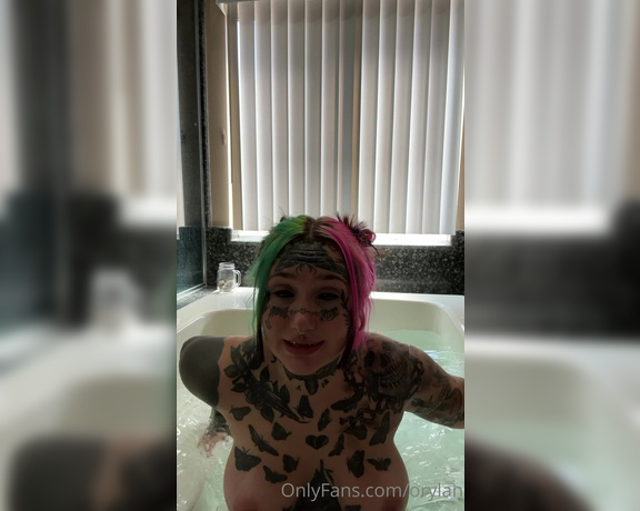 Orylan aka Orylan OnlyFans - Happy Friday, Enjoy the bath with me, like the video if you watched the whole thing