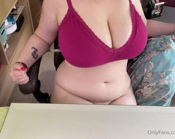 Penelope34J aka Penelope34j OnlyFans - Another experiment! Ive got a mirror, oil, and a dildo this week )