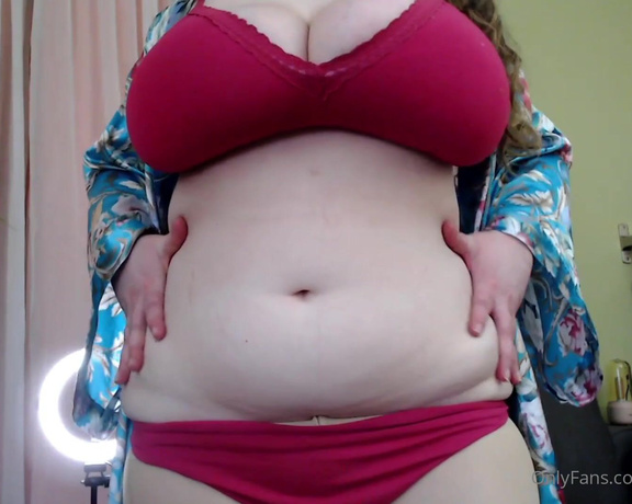 Penelope34J aka Penelope34j OnlyFans - Folks ask me to show my belly a bit more, so for those gents, here you go! Enjoy the fat titty drops