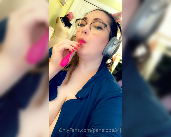 Penelope34J aka Penelope34j OnlyFans - Id love to take your cock down my throat while you control my vibe as I push it inside of me )