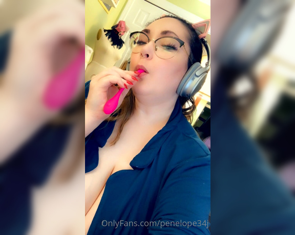 Penelope34J aka Penelope34j OnlyFans - Id love to take your cock down my throat while you control my vibe as I push it inside of me )