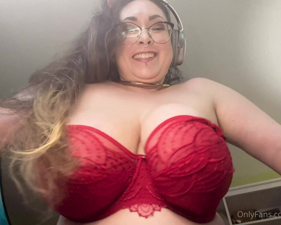 Penelope34J aka Penelope34j OnlyFans - Let me help you get through Wednesday ) The bra finally comes off, so enjoy these plump beauties #pe