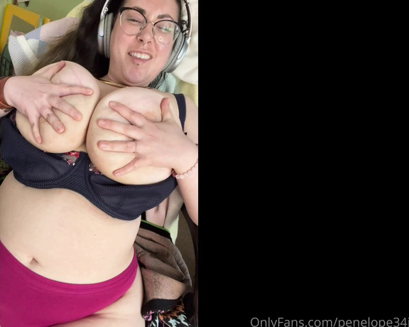 Penelope34J aka Penelope34j OnlyFans - A healthy helping of titty play Get over that hump! 3