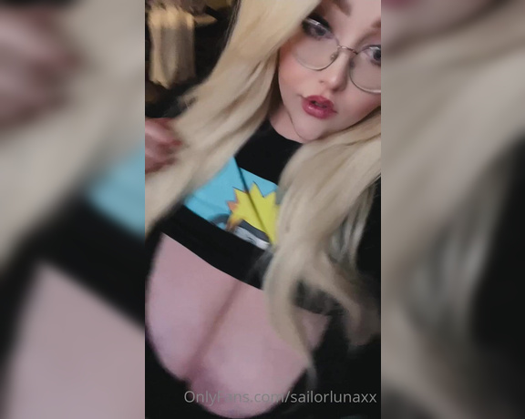 Sailorlunasenpai aka Sailorlunasenpai OnlyFans - Trying to be sexy and my cat is trying to keep me from sin what do I do 1