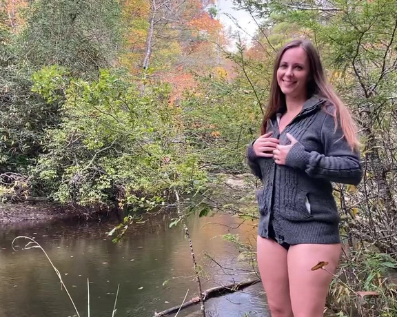 Sarah Hayes VIP aka Sarahhayes OnlyFans - Perfect time of year…It’s sweater weather, but still warm enough to take it off if I get too warm