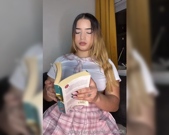 Caomi aka Caomi98 OnlyFans - Da de escuela adivinen que ando estudiando