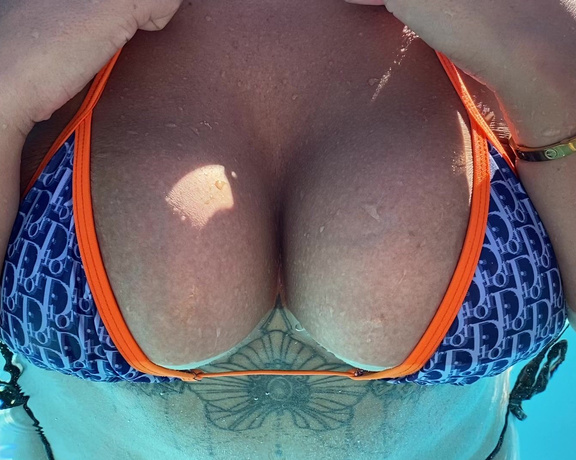 Renee Gracie aka Reneegracie OnlyFans - Like this if you enjoy watching my tits bounce