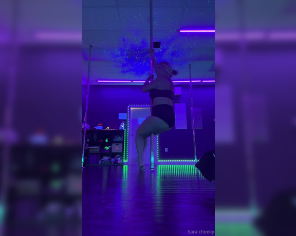 Sara Blake aka Saracheeky OnlyFans - Pole dancing! )