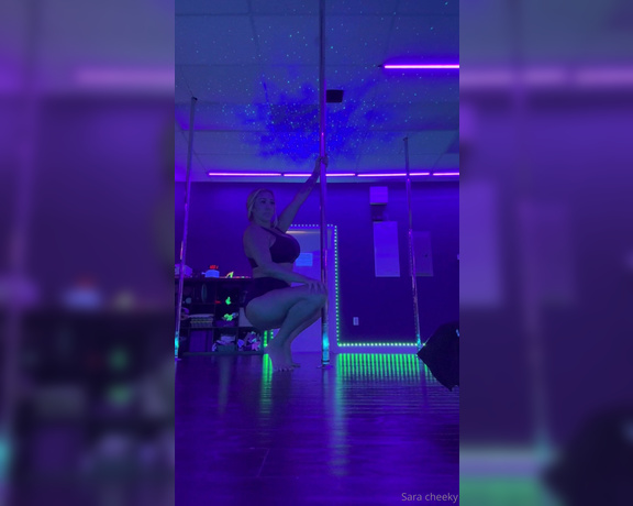 Sara Blake aka Saracheeky OnlyFans - Pole dancing! )