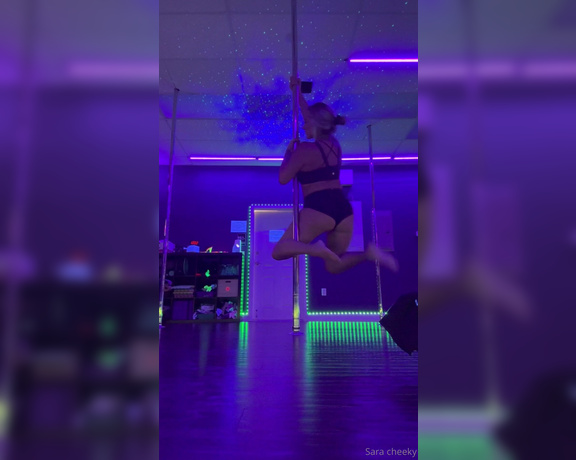 Sara Blake aka Saracheeky OnlyFans - Pole dancing! )