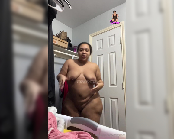 Wynter aka Itswynter OnlyFans - Clapping in my closet