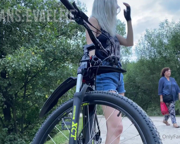 Eva Elfie aka Evaelfie OnlyFans - Relax day in awesome natural park with bicycle