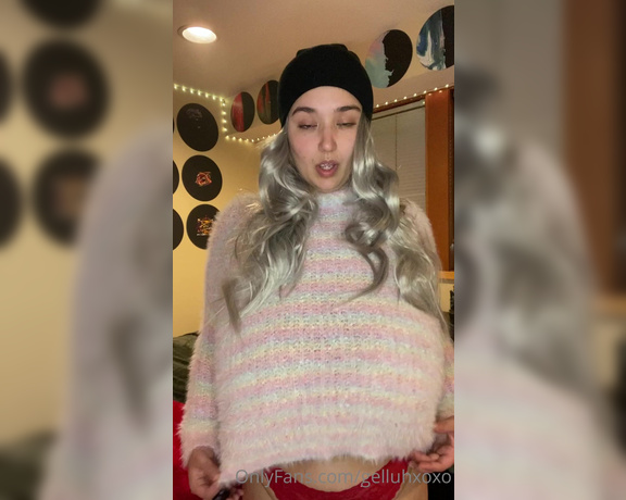 Gelluh aka Gelluhxoxo OnlyFans - Some fun with this sweater