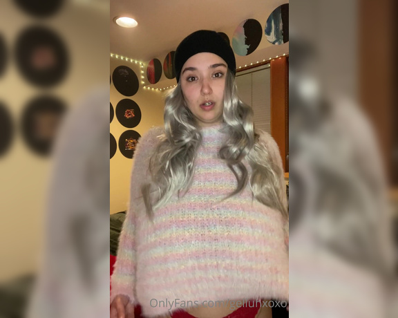 Gelluh aka Gelluhxoxo OnlyFans - Some fun with this sweater
