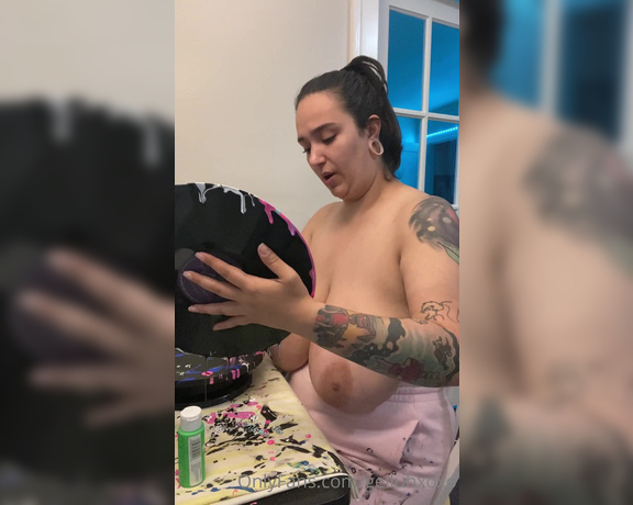 Gelluh aka Gelluhxoxo OnlyFans - My first topless painting video! Welcome to my painting world 1