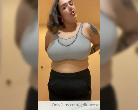 Gelluh aka Gelluhxoxo OnlyFans - The moment you take you bra off after work is magic