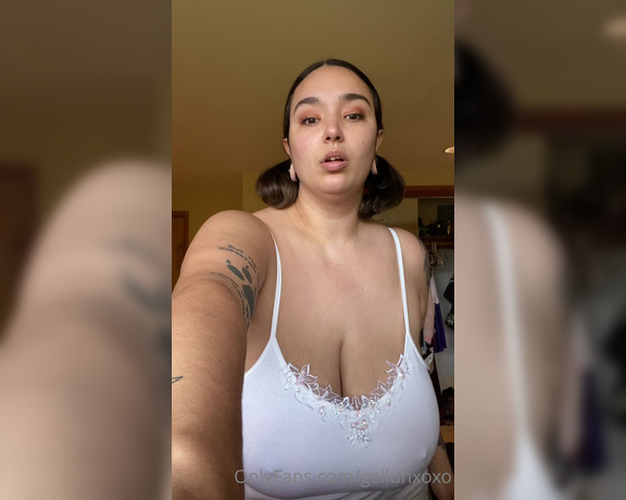 Gelluh aka Gelluhxoxo OnlyFans - Which titty drop do you like better 1