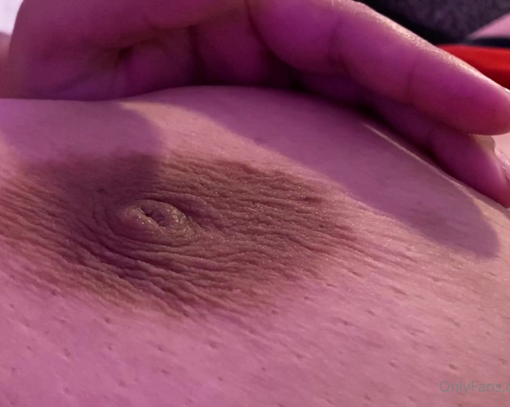 Gelluh aka Gelluhxoxo OnlyFans - Close up of my nipple getting hard