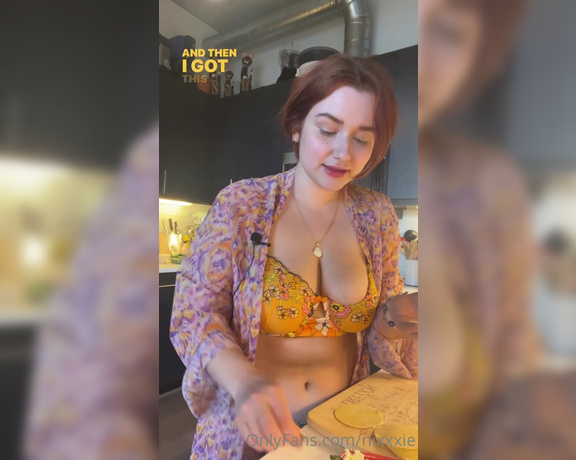 Nixie aka Nixxxie OnlyFans - How to make lemon ricotta raviolis (recipe below in captions) At the end of the video