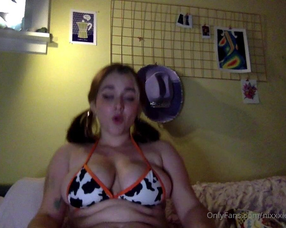 Nixie aka Nixxxie OnlyFans - Hello ladies and gentlemen, today i am here with a video of me dancing in a bikiniwe will