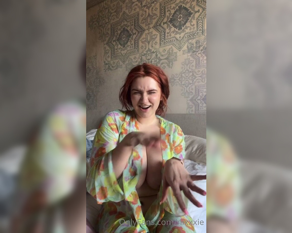 Nixie aka Nixxxie OnlyFans - Feeling theatrical today Btw the second video, I literally change from the male to female voice 1