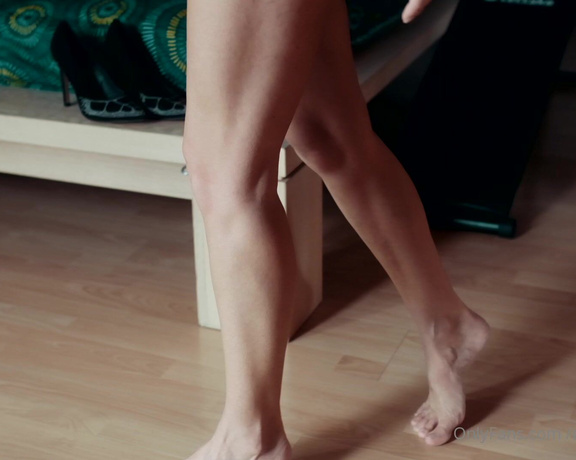 Elise Van Vlaanderen -  NEW TEASER ONLINE When you like to see my legs embraced by fishnet stockings. Th