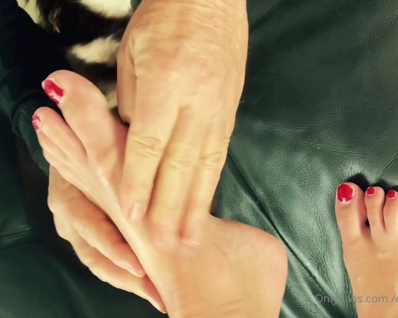 Elise Van Vlaanderen -  delicious feetmassage .. (yes the nd my nails are finally cleaned again) heerlijk