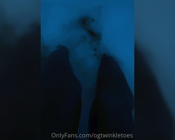 WaifuFeetMilk -  Bubble baths and lotioned up soles