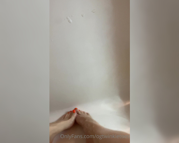 WaifuFeetMilk -  Shower time and close ups