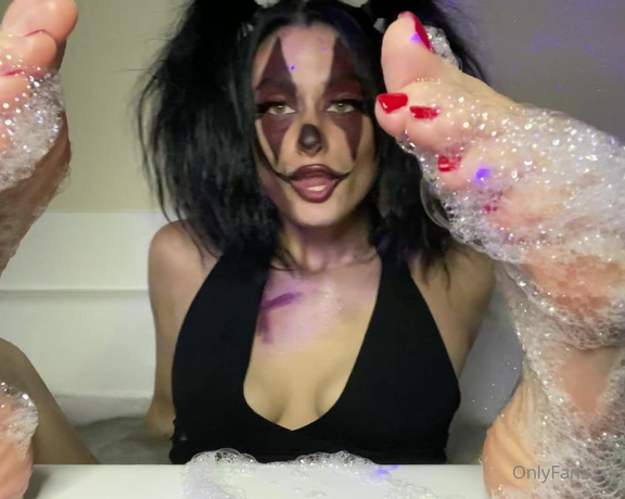 WaifuFeetMilk -  Clown JOI in bathtub