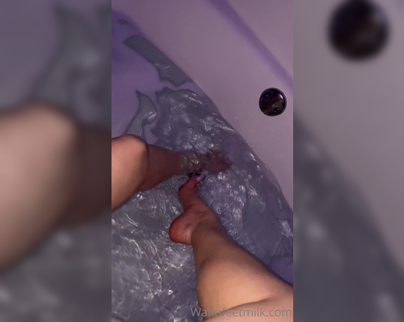 WaifuFeetMilk -  Bath time gets me extra wrinkly  check the video  sound on