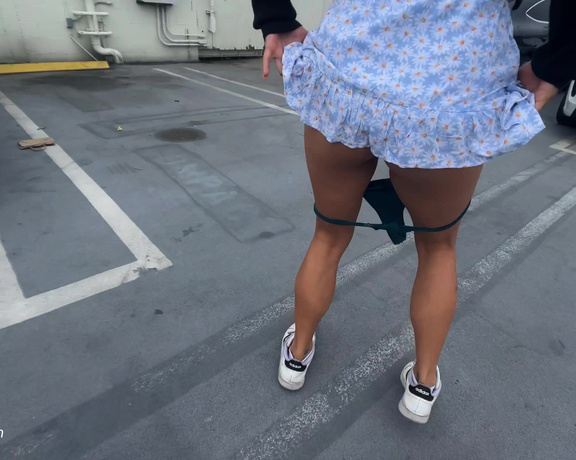 ManyVids - Max Fills - FUCKING AND CUMWALK IN A VERY PUBLIC PARKING LOT