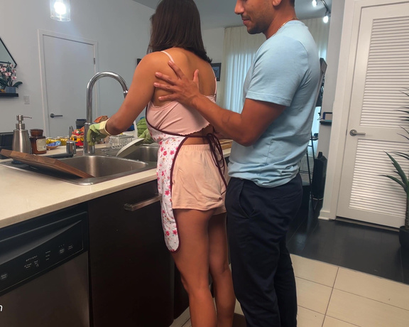 ManyVids - Max Fills - I FUCKED HER WHILE SHE DID THE DISHES FREE USE WIFE