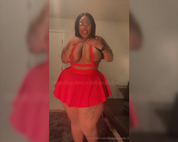 Brianna Willis aka Beautifuljudy23 OnlyFans - Mmmmm I want someone to give me backshots in this skirt