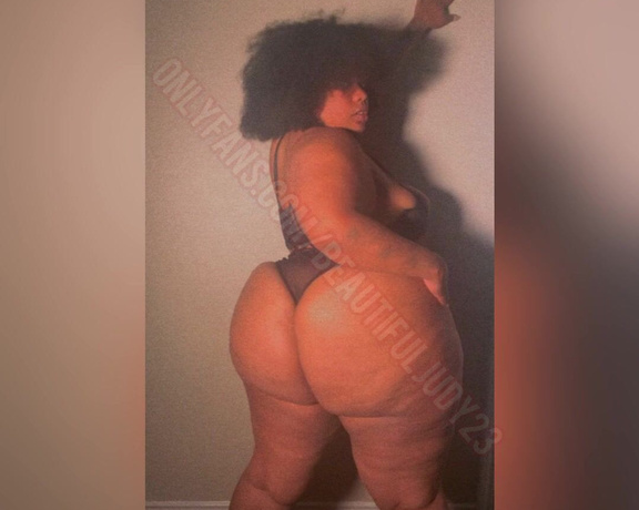Brianna Willis aka Beautifuljudy23 OnlyFans - Let me just say I’m am proud of my self I made it clap on all 4s and that nude ass spread is this