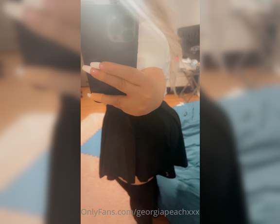 Georgia Peach No PPV aka Georgiapeachxxx OnlyFans - Pieces of an outfit cumming together