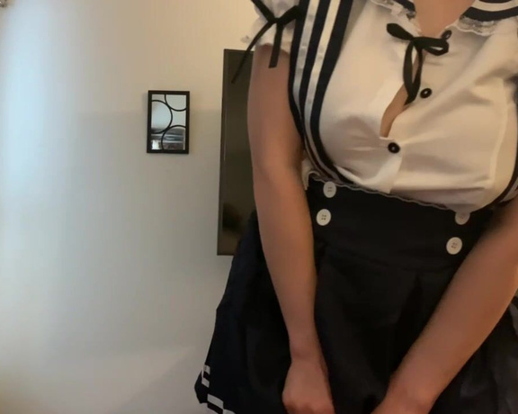 ErikaSwingz - Maid Gets HUGE Facial From Work Client