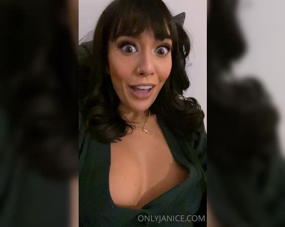 Janice Griffith aka Rejaniced OnlyFans - I kept trying to go live and the video would cut out without me even touching it! i think i might