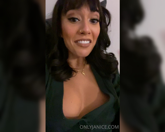 Janice Griffith aka Rejaniced OnlyFans - I kept trying to go live and the video would cut out without me even touching it! i think i might