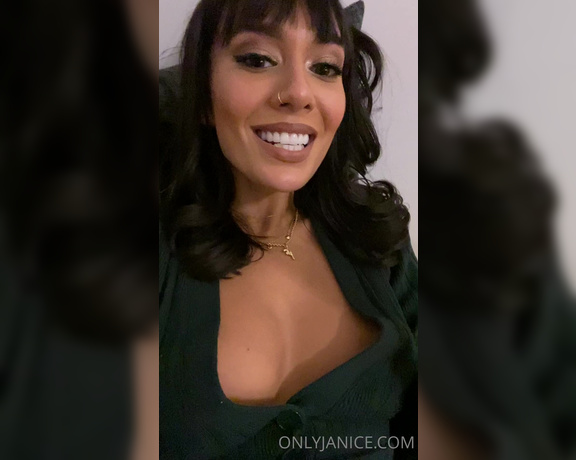 Janice Griffith aka Rejaniced OnlyFans - I kept trying to go live and the video would cut out without me even touching it! i think i might